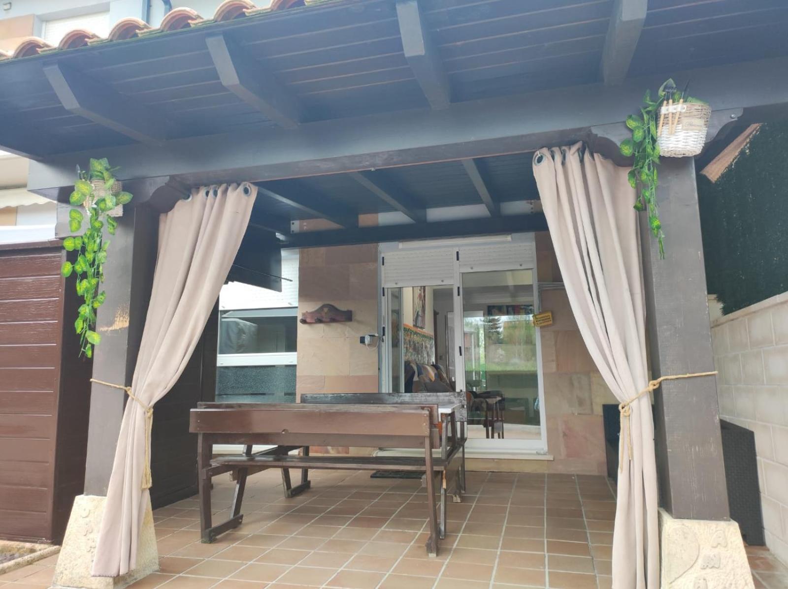 Chalet Bajo Con Jardin, Patio, Cenador Y Barbacoa. Viveda Экстерьер фото